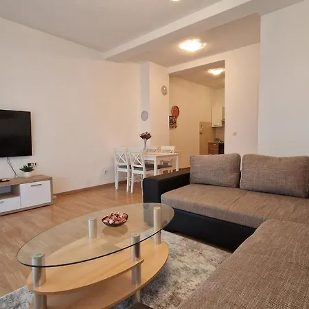 Apartments In Rijeka, Free Parking And Large Terrace, 15Min Drive From The Beach Exterior photo