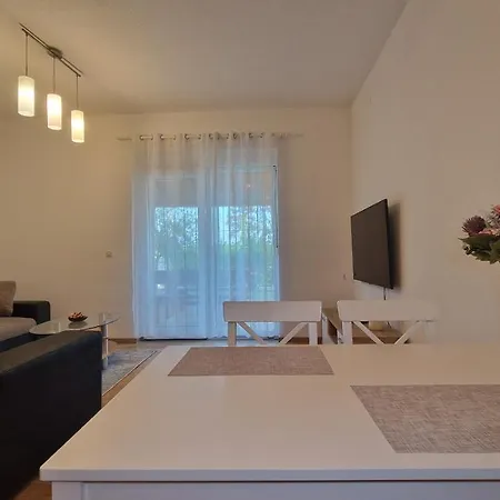 Apartments In Rijeka, Free Parking And Large Terrace, 15Min Drive From The Beach Exterior photo