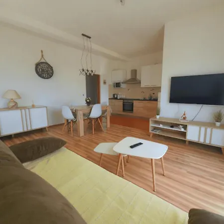 Apartments In Rijeka, Free Parking And Large Terrace, 15Min Drive From The Beach Exterior photo