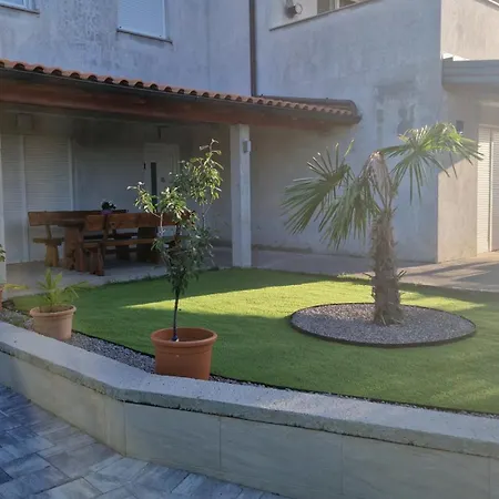 Apartments In Rijeka, Free Parking And Large Terrace, 15Min Drive From The Beach Exterior photo