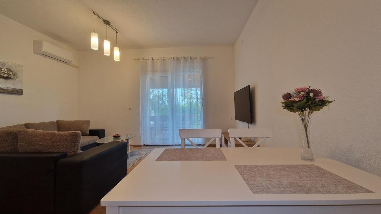 Apartment In Rijeka, Free Parking And Large Terrace, 15min Drive From The *