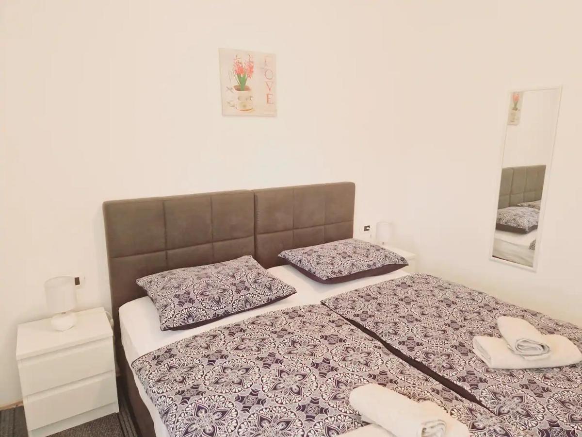 In Rijeka, Free Parking And Large Terrace, 15min Drive From The * Rijeka
