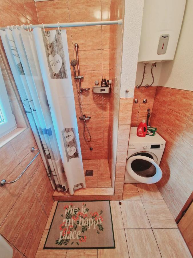 In Rijeka, Free Parking And Large Terrace, 15min Drive From The Apartment Rijeka