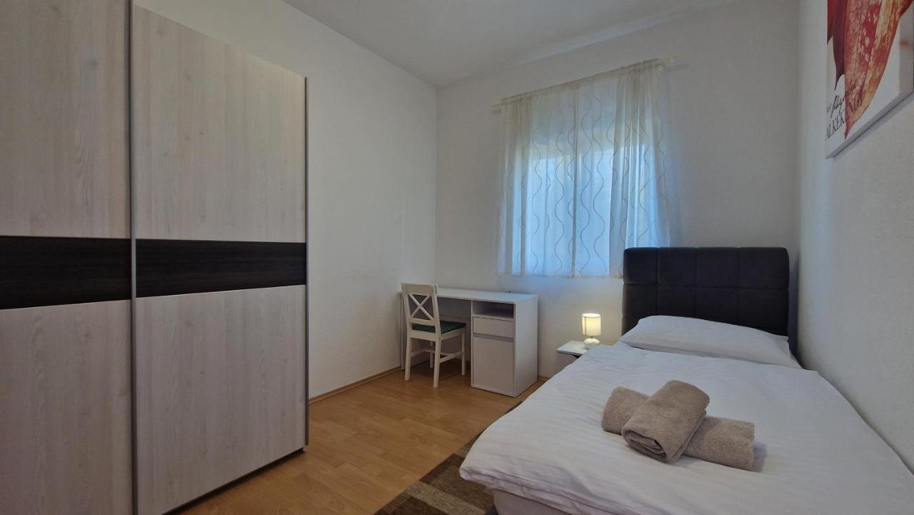 In Rijeka, Free Parking And Large Terrace, 15min Drive From The Apartment Rijeka
