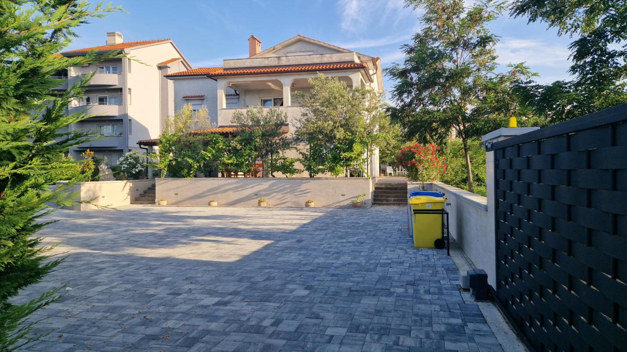 In Rijeka, Free Parking And Large Terrace, 15min Drive From The Apartment Rijeka